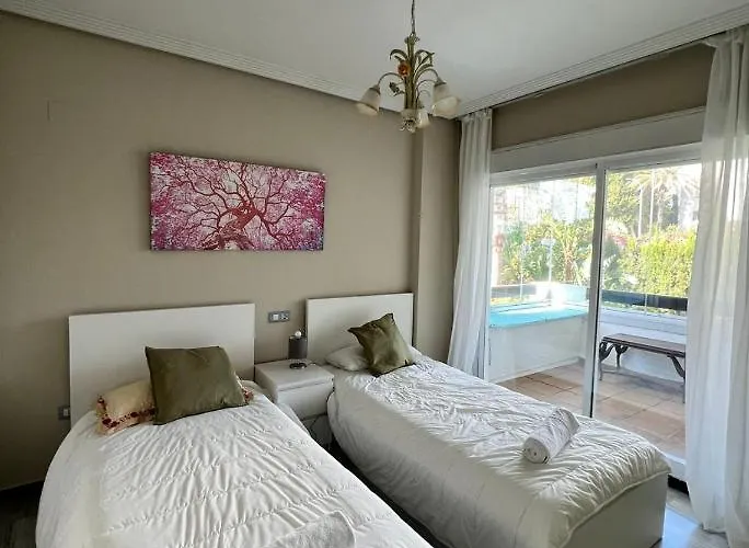 Puerto Banus Medina Garden 公寓 马尔韦利亚