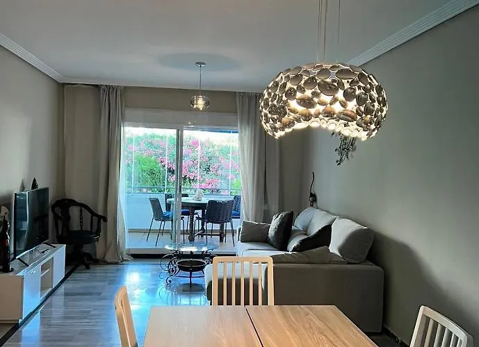 Puerto Banus Medina Garden 公寓 马尔韦利亚